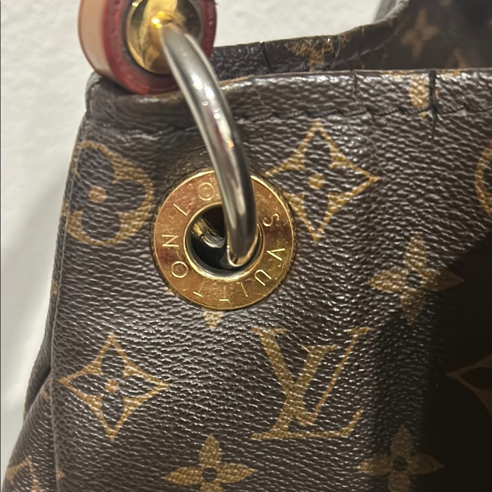 Louis Vuitton Monogram Handbag - Picture 3 of 16
